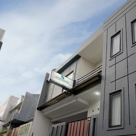 Dparagon Pamela 3 Hostel Yogyakarta Exterior photo
